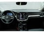 Volvo V60 2.0 T6 Plug-in hybrid AWD Essential Bright 18'' velgen | Lederen Bekleding | Trekhaak Met Semi Elektrisch Inklapbare Kogel | Electronic Climate Controle | Voorstoelen + Stuurwiel Verwarmend | Google Navigatiesysteem | Volledig Digitaal Instrumentenpaneel | Voorstoelen In Hoogte Verstelbaar | Parkeersensoren Voor & Achter | Achteruitrijcamera | Adaptieve Cruise Control | BLIS Dodehoekdetectie |