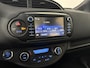 Toyota Yaris 1.5 Hybrid Bi-Tone Plus | Camera | Panoramadak | Cruise control | Stoelverwarming |