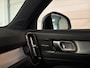 Volvo XC40 B4 Plus Dark Trekhaak | Harman Kardon | Bestuurdersstoel elektrisch geheugen | Stoel en Stuurwielverwarming | Adaptieve Cruise Control | Pilot Assist | BLIS Dode Hoek Detectie | Parkeercamera | Zitting verlenging voorstoelen | Passagiersstoel elektrisch | 18 Inch | Google Infotainment | Keyless Drive | Parkeersensroen voor+achter | Voorruitverwarming | Elektrisch bedienbare achterklep | DAB Radio | Apple Carplay/Android Auto | Draadloos telefoon opladen | Volvo On Call met mobiele App functie | Silver Dawn Metallic |