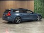 Volvo V60 T6 AWD Recharge R-Design | Vol! | Schuifdak | Trekhaak | Stoelventilatie | FOUR-C Onderstel* | 360° Camera | Head-Up Display | Harman Kardon | Stoelmassage | Adaptieve Cruise Control | Standkachel met Volvo On Call App | Stoelverwarming voor+achter | Stuurwielverwarming | Full LED Meesturende koplampen | Pilot Assist | BLIS Dode Hoek Detectie | Gelamineerde/geluidwerende zijruiten | 19 Inch | Voorstoelen elektrisch geheugen | Zitting verlenging voorstoelen | Nappa Lederen bekleding | Keyless Drive | Parkeersensoren voor+achter | Privacy Glass | Elektrisch bedienbare achterklep | Alarm Klasse III | DAB Radio | Apple Carplay/Android Auto | Denim Blue Metallic |