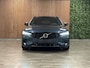 Volvo V60 T6 AWD Recharge R-Design | Vol! | Schuifdak | Trekhaak | Stoelventilatie | FOUR-C Onderstel* | 360° Camera | Head-Up Display | Harman Kardon | Stoelmassage | Adaptieve Cruise Control | Standkachel met Volvo On Call App | Stoelverwarming voor+achter | Stuurwielverwarming | Full LED Meesturende koplampen | Pilot Assist | BLIS Dode Hoek Detectie | Gelamineerde/geluidwerende zijruiten | 19 Inch | Voorstoelen elektrisch geheugen | Zitting verlenging voorstoelen | Nappa Lederen bekleding | Keyless Drive | Parkeersensoren voor+achter | Privacy Glass | Elektrisch bedienbare achterklep | Alarm Klasse III | DAB Radio | Apple Carplay/Android Auto | Denim Blue Metallic |