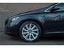Volvo V40 T4 Powershift Momentum, Origineel NL, Park Assist, Trekhaak, Navigatie, Climate control, Bluetooth, LED.