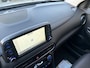 Hyundai Kona 1.0T 120PK Clima,Cruise,Navi,Schuifdak,KeylessEntry+Go,HUD,LaneAssist,PdcV+A,Camera,CarPlay,Stoel&StuurVerwarming&Ver