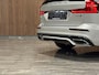 Volvo V60 T6 AWD Recharge R-Design Schuifdak | Harman Kardon | Adaptieve Cruise Control | Standkachel met Volvo On Call App | Stoelverwarming | Parkeercamera | Pilot Assisst | BLIS Dode Hoek Detectie | Bestuurdersstoel elektrisch geheugen | Contour stoelen leder | Zitting verlenging voorstoelen | 19 Inch | Keyless Drive | Parkeersensoren voor+achter | Privacy Glass | Elektrisch bedienbare achterklep | DAB Radio | Apple Carplay/Android Auto | Bright Silver Metallic |