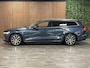 Volvo V60 B3 Aut. Inscription Trekhaak | Adaptieve Cruise Control | Stoel en Stuurwielverwarming | Parkeercamera | Pilot Assist | BLIS Dode Hoek Detectie | Bestuurdersstoel elektrisch geheugen | Lederen bekleding | Zitting verlenging voorstoelen | 18 Inch | Keyless Drive | Parkeersensoren voor+achter | Privacy Glass | Elektrisch bedienbare achterklep | DAB Radio | Apple Carplay/Android Auto | Volvo On Call met mobiele App functie | Denim Blue Metallic |