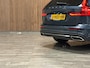 Volvo V60 B3 Aut. Inscription Trekhaak | Adaptieve Cruise Control | Stoel en Stuurwielverwarming | Parkeercamera | Pilot Assist | BLIS Dode Hoek Detectie | Bestuurdersstoel elektrisch geheugen | Lederen bekleding | Zitting verlenging voorstoelen | 18 Inch | Keyless Drive | Parkeersensoren voor+achter | Privacy Glass | Elektrisch bedienbare achterklep | DAB Radio | Apple Carplay/Android Auto | Volvo On Call met mobiele App functie | Denim Blue Metallic |