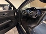 Volvo V60 B3 Aut. Inscription Trekhaak | Adaptieve Cruise Control | Stoel en Stuurwielverwarming | Parkeercamera | Pilot Assist | BLIS Dode Hoek Detectie | Bestuurdersstoel elektrisch geheugen | Lederen bekleding | Zitting verlenging voorstoelen | 18 Inch | Keyless Drive | Parkeersensoren voor+achter | Privacy Glass | Elektrisch bedienbare achterklep | DAB Radio | Apple Carplay/Android Auto | Volvo On Call met mobiele App functie | Denim Blue Metallic |