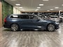 Volvo V60 B3 Aut. Inscription Trekhaak | Adaptieve Cruise Control | Stoel en Stuurwielverwarming | Parkeercamera | Pilot Assist | BLIS Dode Hoek Detectie | Bestuurdersstoel elektrisch geheugen | Lederen bekleding | Zitting verlenging voorstoelen | 18 Inch | Keyless Drive | Parkeersensoren voor+achter | Privacy Glass | Elektrisch bedienbare achterklep | DAB Radio | Apple Carplay/Android Auto | Volvo On Call met mobiele App functie | Denim Blue Metallic |
