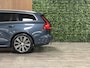 Volvo V60 B3 Aut. Inscription Trekhaak | Adaptieve Cruise Control | Stoel en Stuurwielverwarming | Parkeercamera | Pilot Assist | BLIS Dode Hoek Detectie | Bestuurdersstoel elektrisch geheugen | Lederen bekleding | Zitting verlenging voorstoelen | 18 Inch | Keyless Drive | Parkeersensoren voor+achter | Privacy Glass | Elektrisch bedienbare achterklep | DAB Radio | Apple Carplay/Android Auto | Volvo On Call met mobiele App functie | Denim Blue Metallic |