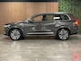 Volvo XC90 T8 AWD Recharge Ultra Bright Stoelventilatie | All Season Banden | Head-Up Display | 455pk | Harman Kardon | Stoelmassage | Alcantara hemelbekleding | Adaptieve Cruise Control | Stoelverwarming voor+achter | Stuurwielverwarming | Schuifdak | Full LED Meesturende koplampen | Pilot Assist | BLIS Dode Hoek Detectie | Lederen zonnekleppen en handgrepen | Parkeercamera | Elektrische voorstoelen geheugen | Nappa lederen bekleding | Zitting verlenging voorstoelen | Lederen dashboard | Google Infotainment | Keyless Drive | Parkeersensoren voor+achter | Elektrisch bedienbare achterklep | Geintegreerd kinderzitje achterin | Geintegreerde zongordijnen achterportieren | 7-Persoons | 4-Zone Climate Control | Verlichte instaplijsten | DAB Radio | Apple Carplay/Android Auto | Draadloos telefoon opladen | Volvo On Call met mobiele App functie | Platinum Grey Metallic |
