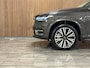 Volvo XC90 T8 AWD Recharge Ultra Bright Stoelventilatie | All Season Banden | Head-Up Display | 455pk | Harman Kardon | Stoelmassage | Alcantara hemelbekleding | Adaptieve Cruise Control | Stoelverwarming voor+achter | Stuurwielverwarming | Schuifdak | Full LED Meesturende koplampen | Pilot Assist | BLIS Dode Hoek Detectie | Lederen zonnekleppen en handgrepen | Parkeercamera | Elektrische voorstoelen geheugen | Nappa lederen bekleding | Zitting verlenging voorstoelen | Lederen dashboard | Google Infotainment | Keyless Drive | Parkeersensoren voor+achter | Elektrisch bedienbare achterklep | Geintegreerd kinderzitje achterin | Geintegreerde zongordijnen achterportieren | 7-Persoons | 4-Zone Climate Control | Verlichte instaplijsten | DAB Radio | Apple Carplay/Android Auto | Draadloos telefoon opladen | Volvo On Call met mobiele App functie | Platinum Grey Metallic |