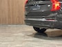 Volvo XC90 T8 AWD Recharge Ultra Bright Stoelventilatie | All Season Banden | Head-Up Display | 455pk | Harman Kardon | Stoelmassage | Alcantara hemelbekleding | Adaptieve Cruise Control | Stoelverwarming voor+achter | Stuurwielverwarming | Schuifdak | Full LED Meesturende koplampen | Pilot Assist | BLIS Dode Hoek Detectie | Lederen zonnekleppen en handgrepen | Parkeercamera | Elektrische voorstoelen geheugen | Nappa lederen bekleding | Zitting verlenging voorstoelen | Lederen dashboard | Google Infotainment | Keyless Drive | Parkeersensoren voor+achter | Elektrisch bedienbare achterklep | Geintegreerd kinderzitje achterin | Geintegreerde zongordijnen achterportieren | 7-Persoons | 4-Zone Climate Control | Verlichte instaplijsten | DAB Radio | Apple Carplay/Android Auto | Draadloos telefoon opladen | Volvo On Call met mobiele App functie | Platinum Grey Metallic |