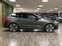 Volvo XC60 T6 AWD Recharge Ultra Dark Vol! | Bowers & Wilkins | Luchtvering | 360° Camera | Head-Up Display | Adaptieve Cruise Control | Stoelverwarming voor+achter | Stuurwielverwarming | 22 Inch met spatbordverbreding | Full LED Meesturende koplampen | Pilot Assist | BLIS Dode Hoek Detectie | Elektrische voorstoelen geheugen | Nordico Microtech Cardamom Quilted/Cardamom bekleding | Zitting verlenging voorstoelen | Lederen Dashboard | Schuifdak | Google Infotainment | Keyless Drive | Parkeersensoren voor+achter | Privacy Glass | Elektrisch bedienbare achterklep | DAB Radio | Apple Carplay/Android Auto | Draadloos telefoon opladen | Alarm Klasse III | Volvo On Call met mobiele App functie | Forest Lake Metallic |