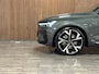 Volvo XC60 T6 AWD Recharge Ultra Dark Vol! | Bowers & Wilkins | Luchtvering | 360° Camera | Head-Up Display | Adaptieve Cruise Control | Stoelverwarming voor+achter | Stuurwielverwarming | 22 Inch met spatbordverbreding | Full LED Meesturende koplampen | Pilot Assist | BLIS Dode Hoek Detectie | Elektrische voorstoelen geheugen | Nordico Microtech Cardamom Quilted/Cardamom bekleding | Zitting verlenging voorstoelen | Lederen Dashboard | Schuifdak | Google Infotainment | Keyless Drive | Parkeersensoren voor+achter | Privacy Glass | Elektrisch bedienbare achterklep | DAB Radio | Apple Carplay/Android Auto | Draadloos telefoon opladen | Alarm Klasse III | Volvo On Call met mobiele App functie | Forest Lake Metallic |
