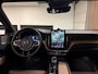 Volvo XC60 T6 AWD Recharge Ultra Dark Vol! | Bowers & Wilkins | Luchtvering | 360° Camera | Head-Up Display | Adaptieve Cruise Control | Stoelverwarming voor+achter | Stuurwielverwarming | 22 Inch met spatbordverbreding | Full LED Meesturende koplampen | Pilot Assist | BLIS Dode Hoek Detectie | Elektrische voorstoelen geheugen | Nordico Microtech Cardamom Quilted/Cardamom bekleding | Zitting verlenging voorstoelen | Lederen Dashboard | Schuifdak | Google Infotainment | Keyless Drive | Parkeersensoren voor+achter | Privacy Glass | Elektrisch bedienbare achterklep | DAB Radio | Apple Carplay/Android Auto | Draadloos telefoon opladen | Alarm Klasse III | Volvo On Call met mobiele App functie | Forest Lake Metallic |