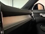 Volvo XC40 T5 Recharge Inscription Parkeercamera | 19 Inch | Cruise Control | Zitting verlenging voorstoelen | Keyless Drive | Parkeersensoren voor+achter | Privacy Glass | Elektrisch bedienbare achterklep | Breedstralers in voorbumper | Climate Control L+R | DAB Radio | Apple Carplay/Android Auto | Volvo On Call met mobiele App functie |