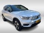 Volvo XC40 Recharge P8 AWD R-Design / Trekhaak / Panoramadak / Camera / Keyless / Harman Kardon / 19'' / Half leder / Stuur+Stoelverwarming / DAB / Dodehoek / ACC