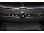 Volvo XC60 T6 Recharge AWD Core Bright - Panorama/schuifdak - IntelliSafe Assist - Adaptieve LED koplampen - Parkeercamera achter - Verwarmde voorstoelen, stuur & achterbank - Parkeersensoren voor & achter - Draadloze tel. lader - Standkachel - Extra getint glas - Elektr. inklapbare trekhaak - 18' LMV