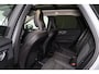 Volvo XC60 T6 Recharge AWD Core Bright - Panorama/schuifdak - IntelliSafe Assist - Adaptieve LED koplampen - Parkeercamera achter - Verwarmde voorstoelen, stuur & achterbank - Parkeersensoren voor & achter - Draadloze tel. lader - Standkachel - Extra getint glas - Elektr. inklapbare trekhaak - 18' LMV