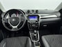 Suzuki Vitara 1.4 Boosterjet Style Smart Hybrid Panoramadak! | Metaallak | Stoelverwarming | Parkeersensoren | LM-Velgen | Donker Getinte Achterruiten |