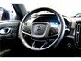 Volvo XC40 1.5 T4 155kW/211pk DCT7 Plug-in hybrid Ultimate Bright PANORAMADAK + HARMAN/KARDON + EL.TREKHAAK + ADAPT.CRUISE + MATRIX LED + LANE ASSIST + LEER/ALCANTARA + STOEL-&STUURVERWARMING + CAMERA + BLIS + EL.STOELEN + PARKSENSOREN V&A + 19" LM-VELGEN!!