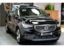 Volvo XC40 1.5 T4 155kW/211pk DCT7 Plug-in hybrid Ultimate Bright PANORAMADAK + HARMAN/KARDON + EL.TREKHAAK + ADAPT.CRUISE + MATRIX LED + LANE ASSIST + LEER/ALCANTARA + STOEL-&STUURVERWARMING + CAMERA + BLIS + EL.STOELEN + PARKSENSOREN V&A + 19" LM-VELGEN!!