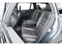 Volvo V60 2.0 T8 390 PK AWD R-Design | Pano-dak | Sportstoelen | HUD | Trekhaak | ACC | Blis | H&K Audio |