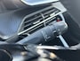 Peugeot 2008 1.2 Allure Pack 100PK 6-bak | Verwarmde Stoelen | Apple Carplay/Android Auto | Airco | Cruise Control | Sensoren Achter | LED | 17" LM