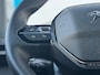 Peugeot 2008 1.2 Allure Pack 100PK 6-bak | Verwarmde Stoelen | Apple Carplay/Android Auto | Airco | Cruise Control | Sensoren Achter | LED | 17" LM