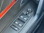 Peugeot 2008 1.2 Allure Pack 100PK 6-bak | Verwarmde Stoelen | Apple Carplay/Android Auto | Airco | Cruise Control | Sensoren Achter | LED | 17" LM