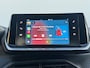 Peugeot 2008 1.2 Allure Pack 100PK 6-bak | Verwarmde Stoelen | Apple Carplay/Android Auto | Airco | Cruise Control | Sensoren Achter | LED | 17" LM