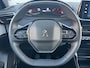 Peugeot 2008 1.2 Allure Pack 100PK 6-bak | Verwarmde Stoelen | Apple Carplay/Android Auto | Airco | Cruise Control | Sensoren Achter | LED | 17" LM