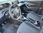 Peugeot 2008 1.2 Allure Pack 100PK 6-bak | Verwarmde Stoelen | Apple Carplay/Android Auto | Airco | Cruise Control | Sensoren Achter | LED | 17" LM