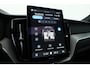 Volvo XC60 2.0 T6 Plug-in hybrid AWD Ultra Black Edition | Facelift | Pano-dak | HUD | H&K Audio | Sportstoelen | ACC | 4x stoel + stuurverw. |