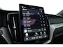 Volvo XC60 2.0 T6 Plug-in hybrid AWD Ultra Black Edition | Facelift | Pano-dak | HUD | H&K Audio | Sportstoelen | ACC | 4x stoel + stuurverw. |