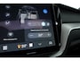 Volvo XC60 2.0 T6 Plug-in hybrid AWD Ultra Black Edition | Facelift | Pano-dak | HUD | H&K Audio | Sportstoelen | ACC | 4x stoel + stuurverw. |