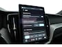 Volvo XC60 2.0 T6 Plug-in hybrid AWD Ultra Black Edition | Facelift | Pano-dak | HUD | H&K Audio | Sportstoelen | ACC | 4x stoel + stuurverw. |