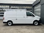 Volkswagen Transporter 2.0 TDI L2H1 Sortimo Kastinrichting Airco Cruise controle Trekhaak 2200kg trekgewicht Imperiaal Schuifdeur Parkeerhulp achter Telefoonverbinding Euro 6 1e eigenaar Sortimo