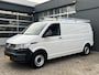 Volkswagen Transporter 2.0 TDI L2H1 Sortimo Kastinrichting Airco Cruise controle Trekhaak 2200kg trekgewicht Imperiaal Schuifdeur Parkeerhulp achter Telefoonverbinding Euro 6 1e eigenaar Sortimo