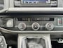 Volkswagen Transporter 2.0 TDI L2H1 Sortimo Kastinrichting Airco Cruise controle Trekhaak 2200kg trekgewicht Imperiaal Schuifdeur Parkeerhulp achter Telefoonverbinding Euro 6 1e eigenaar Sortimo