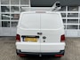 Volkswagen Transporter 2.0 TDI L2H1 Sortimo Kastinrichting Airco Cruise controle Trekhaak 2200kg trekgewicht Imperiaal Schuifdeur Parkeerhulp achter Telefoonverbinding Euro 6 1e eigenaar Sortimo