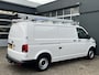 Volkswagen Transporter 2.0 TDI L2H1 Sortimo Kastinrichting Airco Cruise controle Trekhaak 2200kg trekgewicht Imperiaal Schuifdeur Parkeerhulp achter Telefoonverbinding Euro 6 1e eigenaar Sortimo