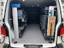 Volkswagen Transporter 2.0 TDI L2H1 Sortimo Kastinrichting Airco Cruise controle Trekhaak 2200kg trekgewicht Imperiaal Schuifdeur Parkeerhulp achter Telefoonverbinding Euro 6 1e eigenaar Sortimo