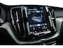 Volvo XC60 2.0 T6 Plug-in hybrid AWD Plus Black Edition | Luchtvering | Head-up | 360 camera | ACC | Pano-dak | H&K audio |