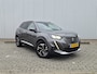 Peugeot 2008 1.2 130PK PureTech | Allure Pack | Achteruitrijcamera | 16 Inch LMV | Parkeersensoren achter | Dakrails | Half leder / stoffen bekleding | Achteruitrijcamera | Apple Carplay/Android Auto|telefoonintegratie premium | Armsteun voor