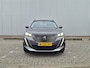 Peugeot 2008 1.2 130PK PureTech | Allure Pack | Achteruitrijcamera | 16 Inch LMV | Parkeersensoren achter | Dakrails | Half leder / stoffen bekleding | Achteruitrijcamera | Apple Carplay/Android Auto|telefoonintegratie premium | Armsteun voor