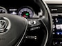 Volkswagen Golf 1.5 TSI R-Line Sport 150Pk Automaat (APPLE CARPLAY, GROOT NAVI, CLIMATE, STOELVERWARMING, ALCANTARA, DYNAMISCHE KNIPPERLICHTEN, ADAPTIVE CRUISE, PARKEERSENSOREN, LED KOPLAMPEN, GETINT GLAS, NIEUWSTAAT)