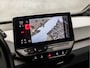 Volkswagen ID.3 First Plus 58 kWh 204Pk Automaat (APPLE CARPLAY, GROOT NAVI, CAMERA, STUUR/STOELVERWARMING, KEYLESS, GETINT GLAS, ADAPTIVE CRUISE, ZWART HEMEL, NIEUWSTAAT)