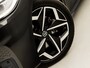 Volkswagen ID.3 First Plus 58 kWh 204Pk Automaat (APPLE CARPLAY, GROOT NAVI, CAMERA, STUUR/STOELVERWARMING, KEYLESS, GETINT GLAS, ADAPTIVE CRUISE, ZWART HEMEL, NIEUWSTAAT)