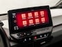 Volkswagen ID.3 First Plus 58 kWh 204Pk Automaat (APPLE CARPLAY, GROOT NAVI, CAMERA, STUUR/STOELVERWARMING, KEYLESS, GETINT GLAS, ADAPTIVE CRUISE, ZWART HEMEL, NIEUWSTAAT)